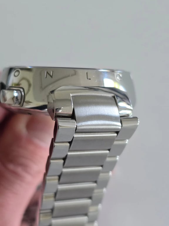 Louis Vuitton Tambour Voyage