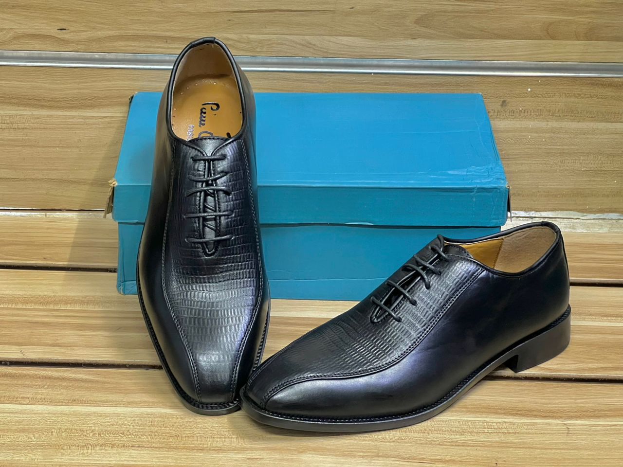 Soulier Richelieu (Oxford) pour homme en cuir de la marque Pierre Cardin