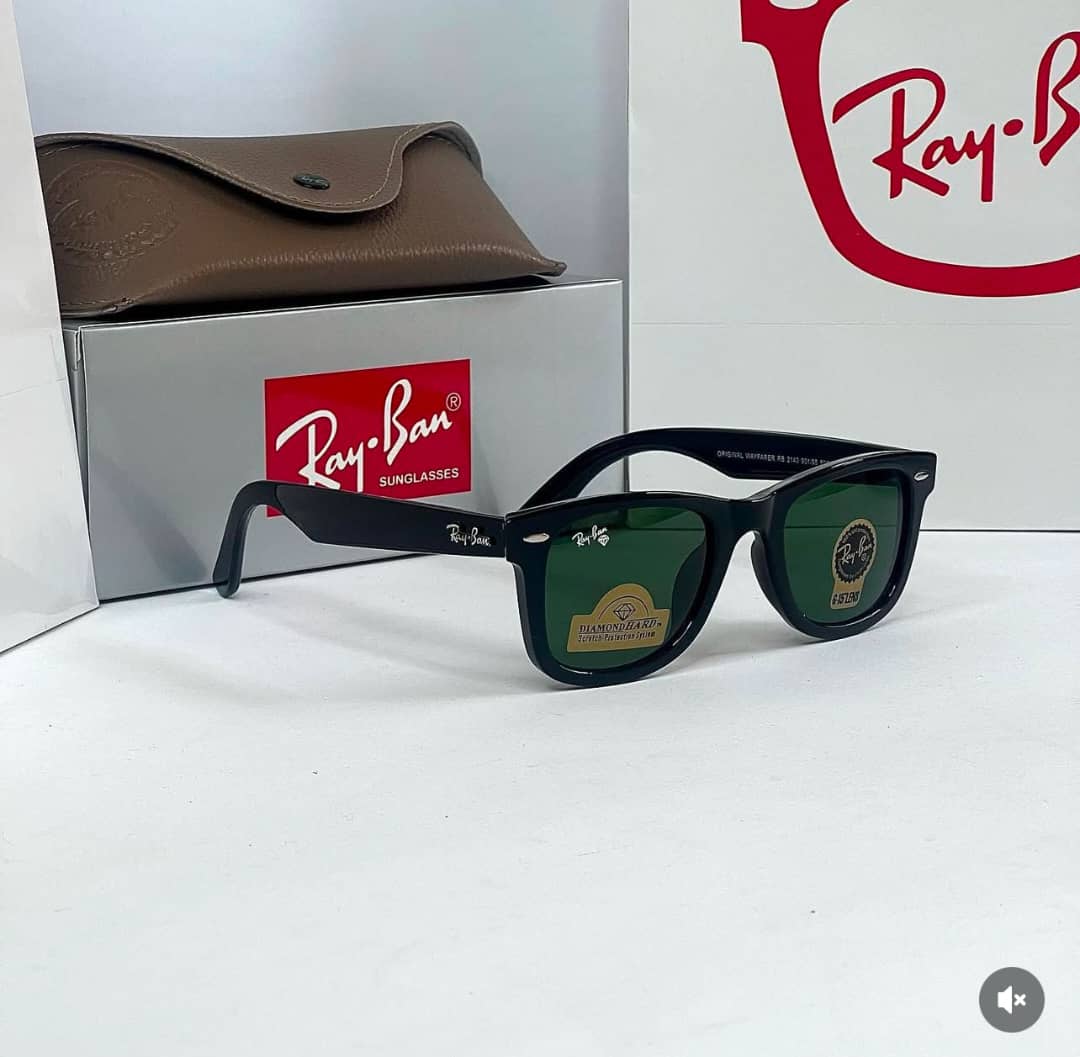 Ray-Ban Mega Wayfarer RB0840S.