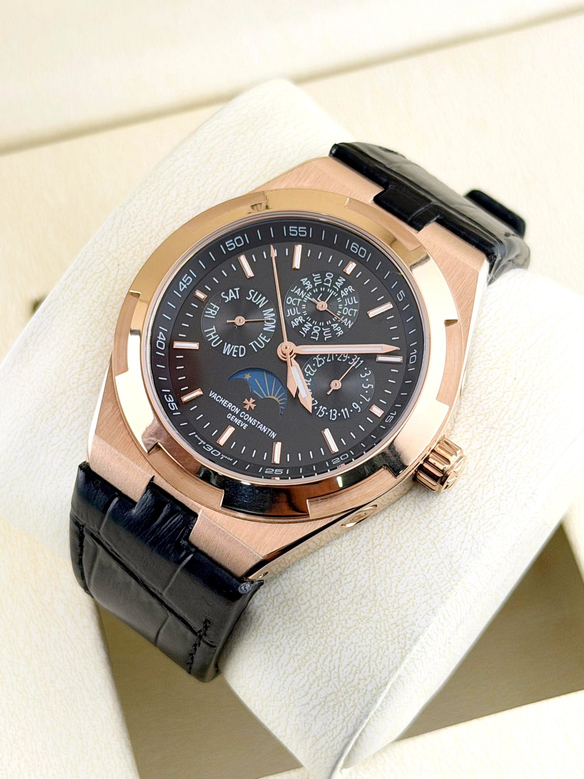Montre Vacheron Constantin Overseas Quantième Perpétuel Ultra-Plate (référence 4300V).