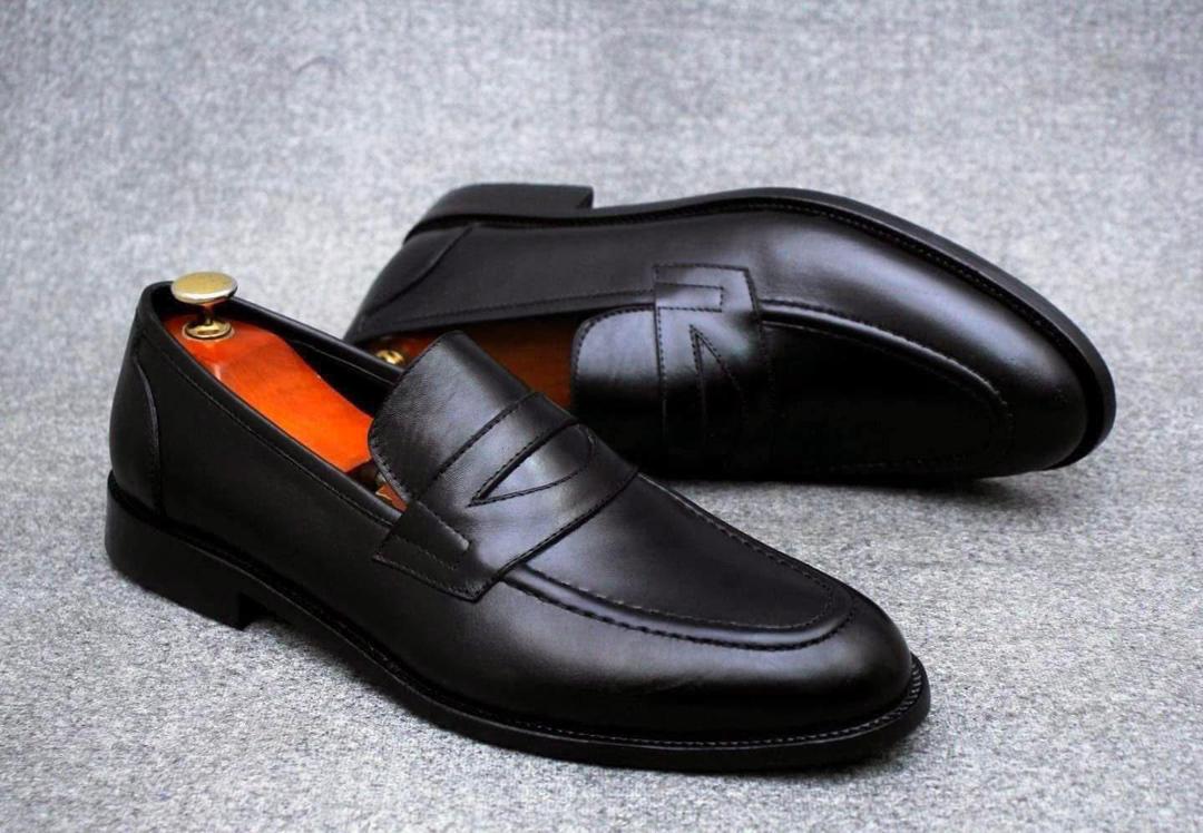 Mocassin classique (marque Clarks) en cuir style penny loafer
