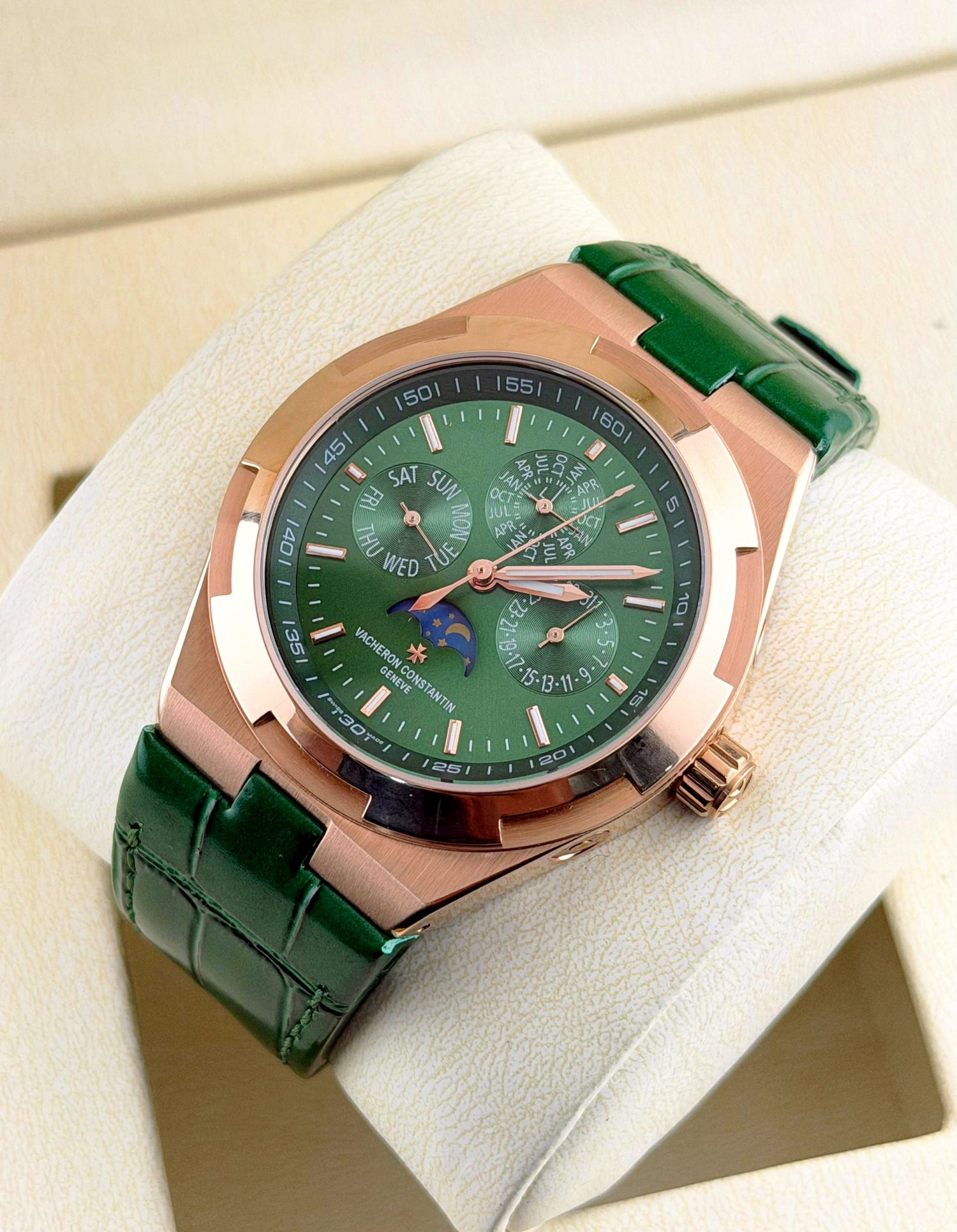 Montre Vacheron Constantin Overseas Quantième Perpétuel Ultra-Plate (référence 4300V).