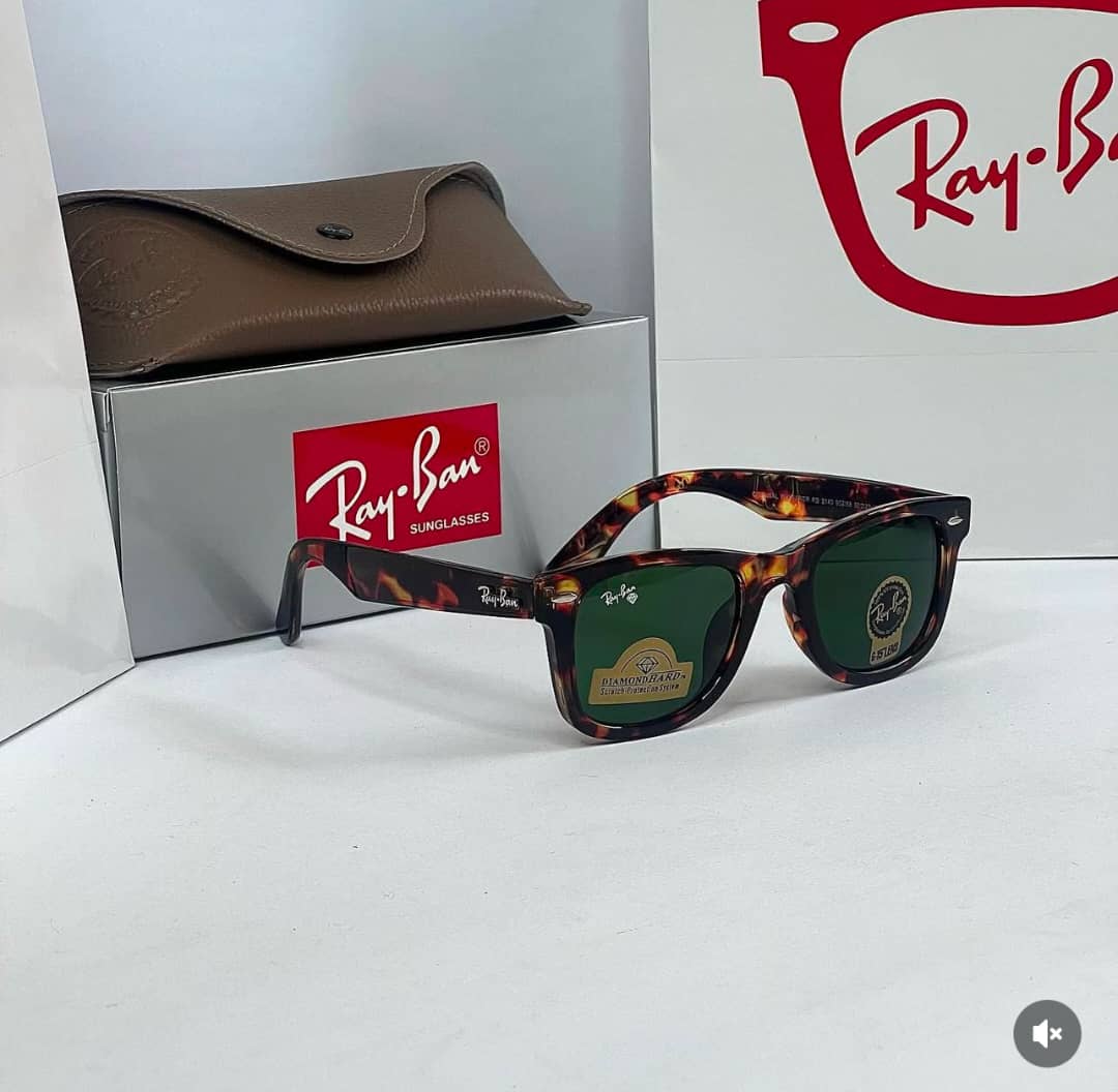 Ray-Ban Mega Wayfarer RB0840S.