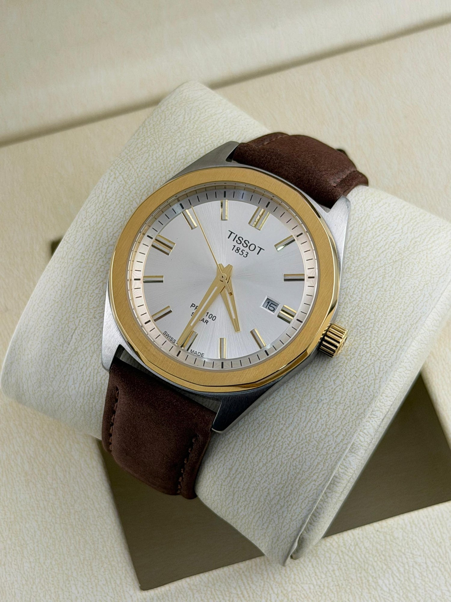 TISSOT PRC 100 Solar bicolore à énergie solaire captée sous son verre saphir.