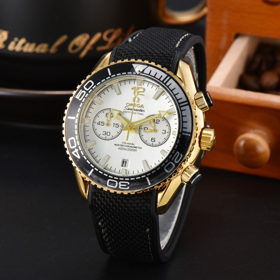 Montre OMEGA Seamaster Planet
Ocean 600M Co-Axial Master Chronometer
Chronograph