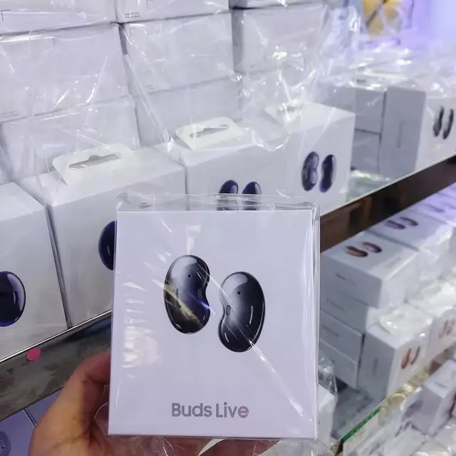 Buds live